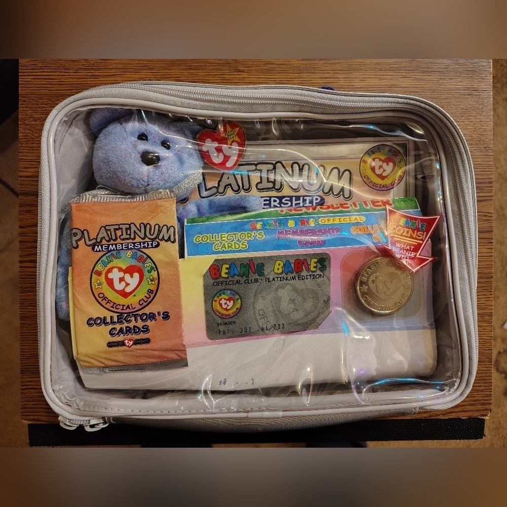 1999 Ty Platinum Membership Club Beanie Baby in Case Clubby II.